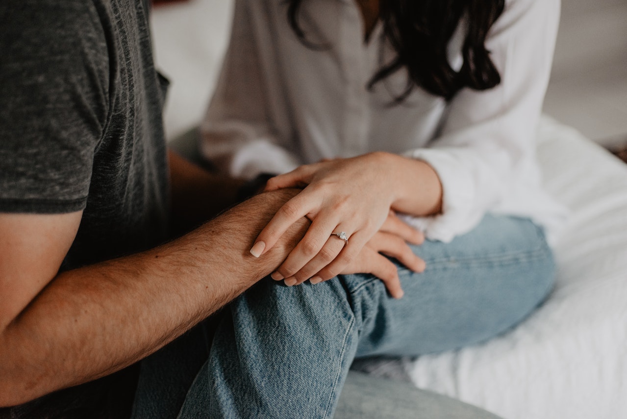 Comment choisir la bague de promesse parfaite pour déclarer votre amour ? Conseils pour