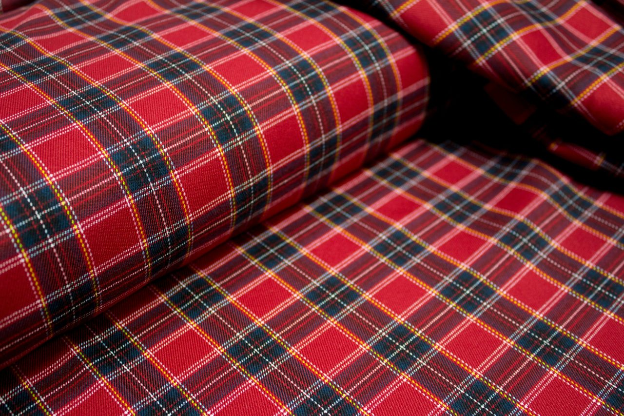 Réinventer le tartan : le pantalon écossais au goût du jour